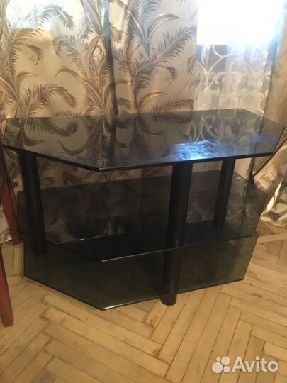 Стеклянный столик