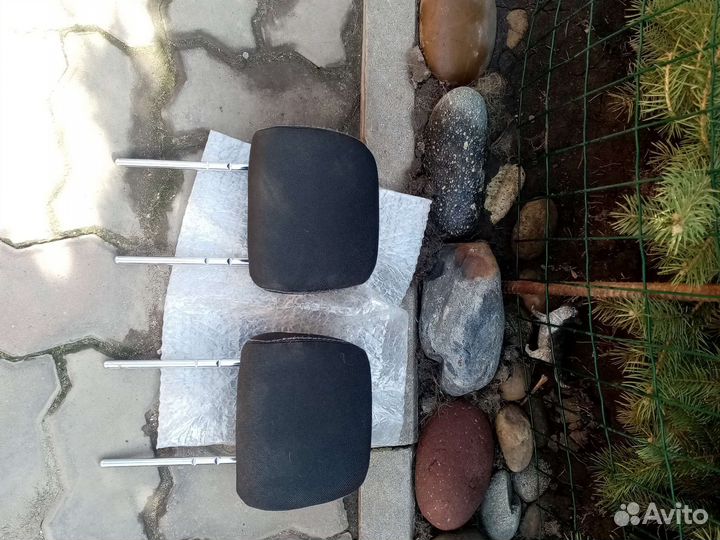 Подголовник на задний ряд сидений