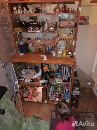 Кукольный домик с мебелью и куклами