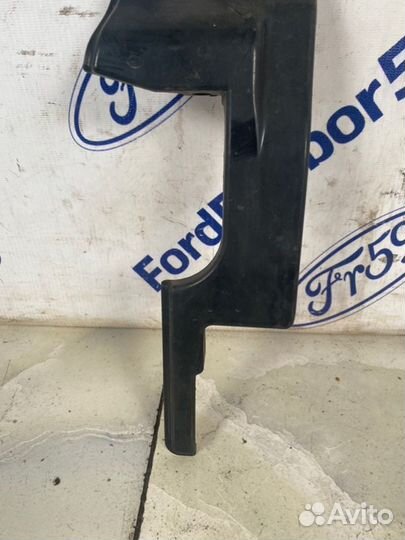 Дефлектор радиатора передний левый Suzuki Swift ZC