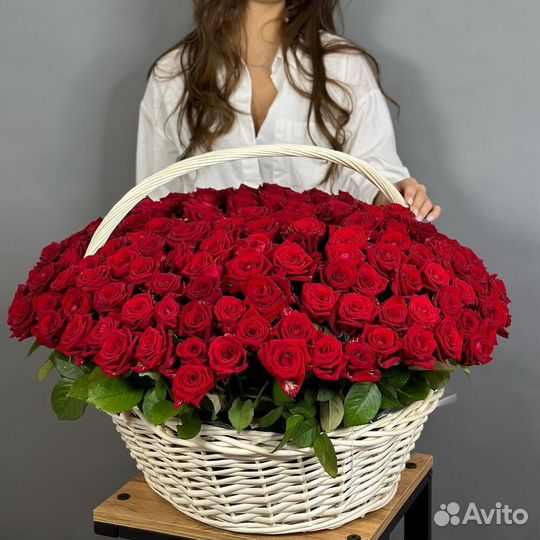 Цветы Розы корзина/длинные розы Эквадор доставкой