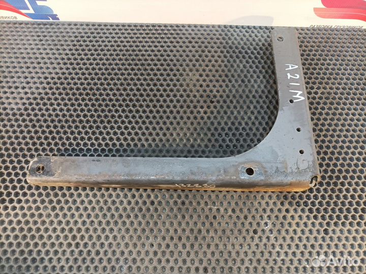 9305240839 Кронштейн подножки Mercedes-Benz Actros