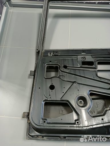 Дверь задняя правая 21110620101400