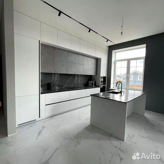 В потолок кухня на заказ