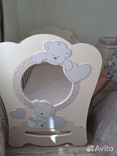 Детская кровать до 3 лет,комод ванильного цвета