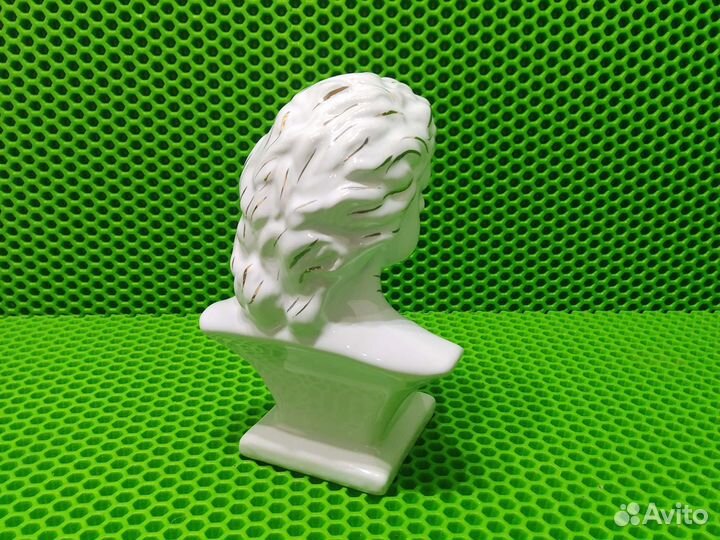 Фарфоровая статуэтка Петр 1