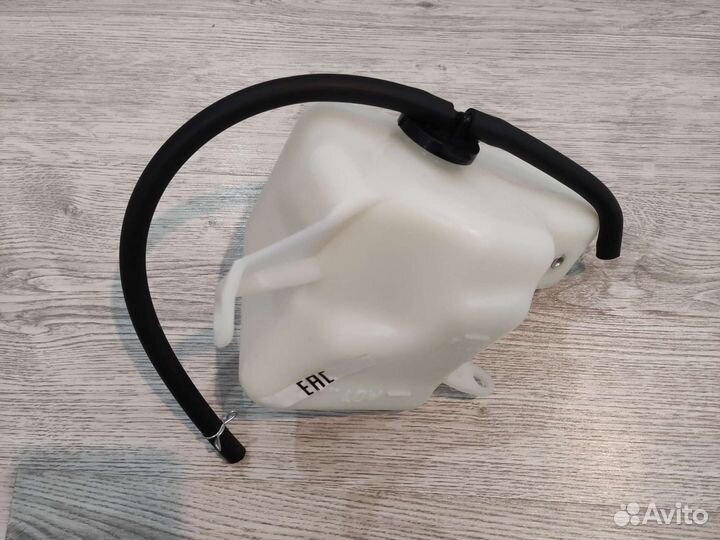 Бачок для тойота Tycrl06-8A0 (Филдер)