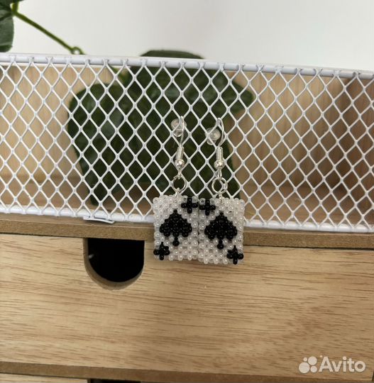 Украшения из бисера и смолы