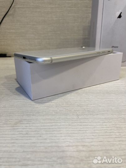 iPhone 8, 64 ГБ