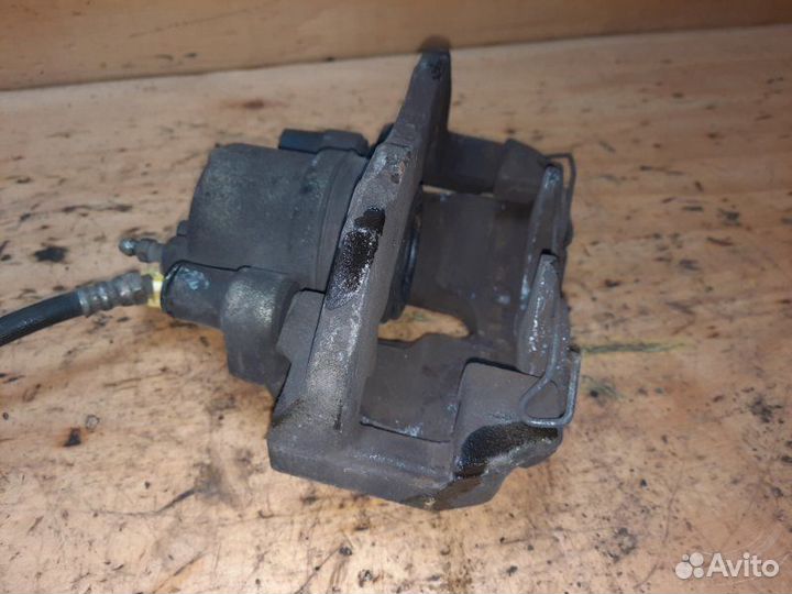 Суппорт передний левый Mazda Premacy crew lfde