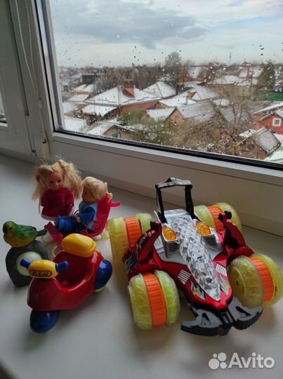 Детские игрушки и принадлежности