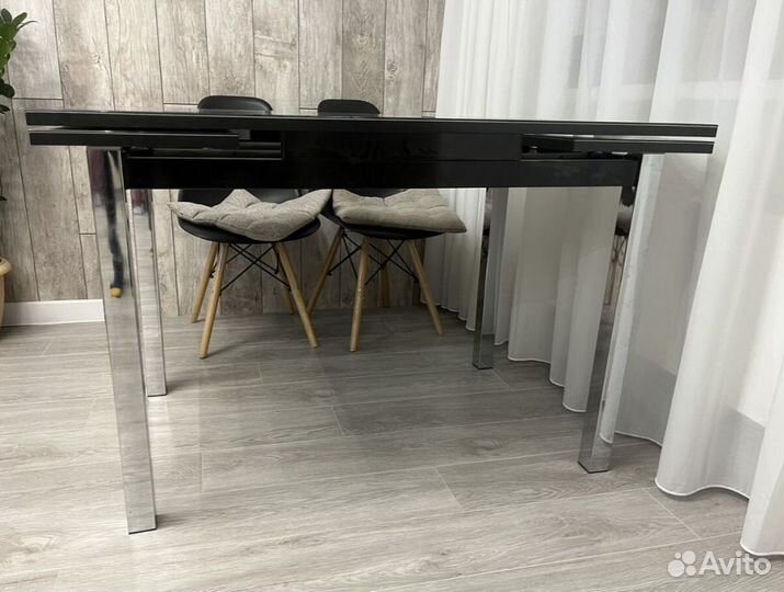 Кухонный стол стеклянный раздвижной