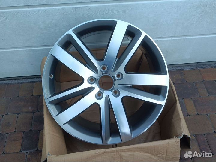 Оригинальный диск Audi R20 5/130