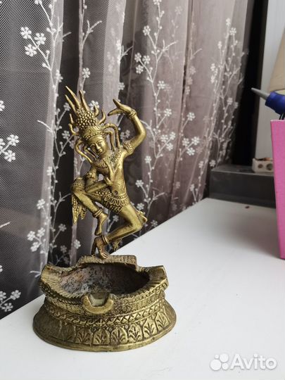 Старинная бронзовая статуэтка