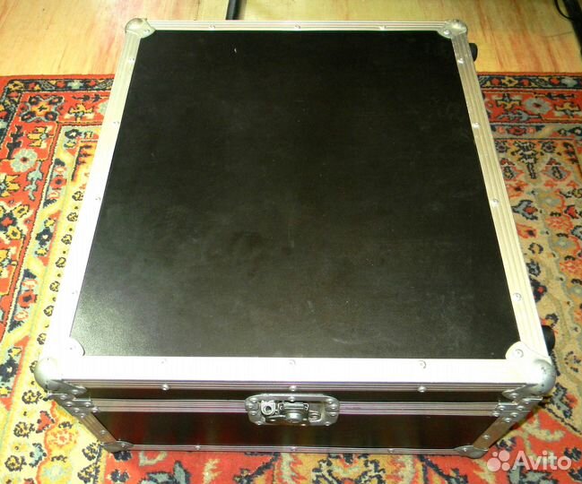 Рэковый кейс с подъёмным механизмом для микшера