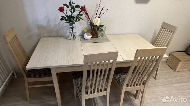 Кухонный стол и стулья
