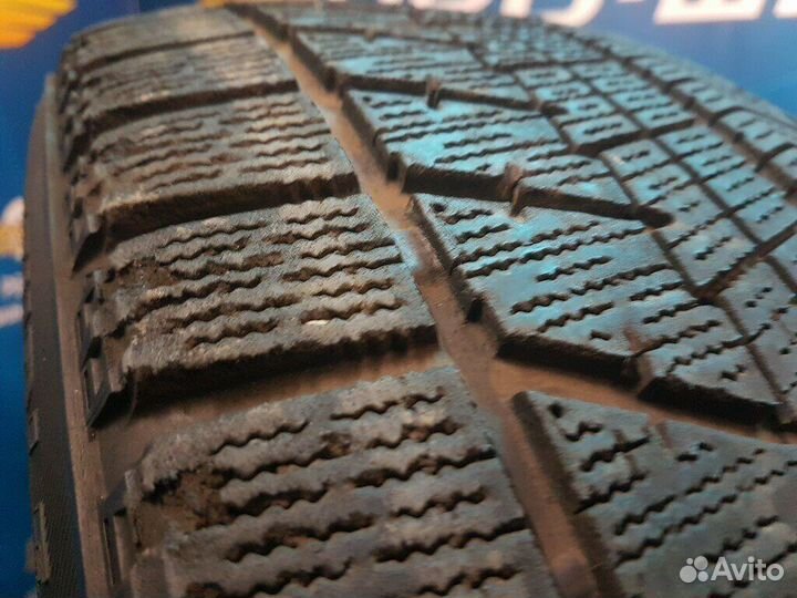 Bridgestone Blizzak VRX 235/45 R17