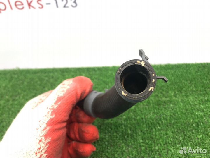 Патрубок системы охлаждения Volkswagen Passat