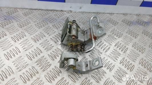 Петля передняя правая audi A6 C6 (XBN29FB01)