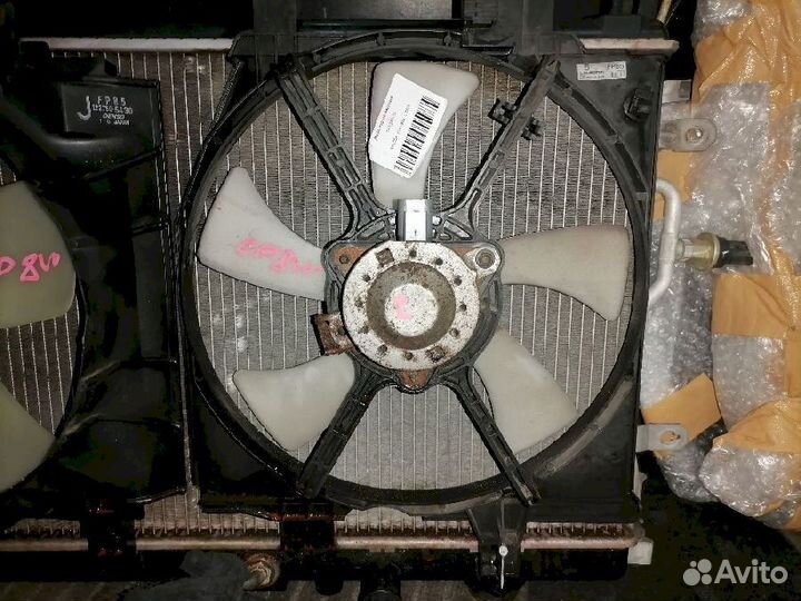 Диффузор радиатора правый Mazda Premacy CP8W