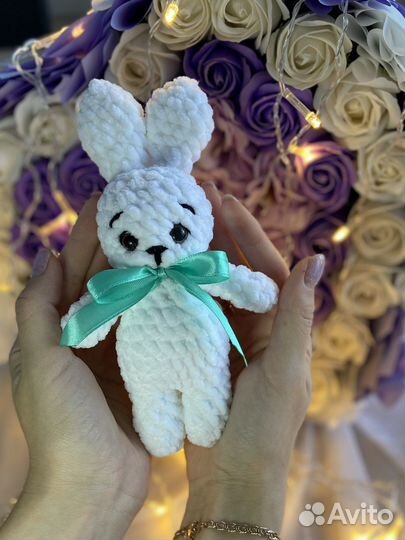 Вязанные игрушки зайка