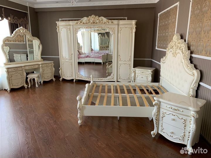 Спальный гарнитур