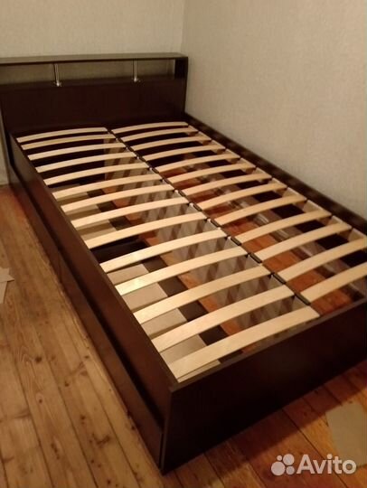 Кровать
