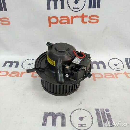 Моторчик печки Audi Q3 8U 2014