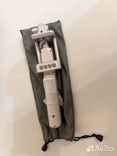 Селфи палка (монопод) со вспышкой и зарядкой