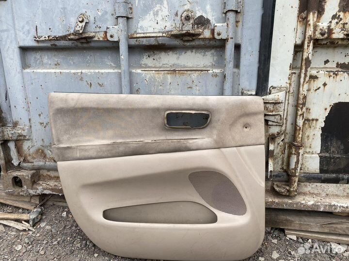 Обшивка двери toyota gaia