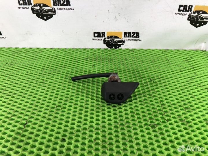 Форсунка омывателя фары левая L