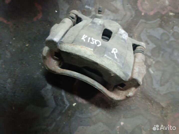 Правый суппорт Toyota Corolla E150