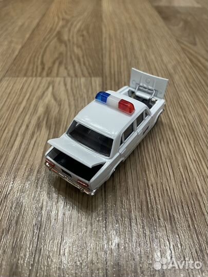 Модель автомобиля 1/43