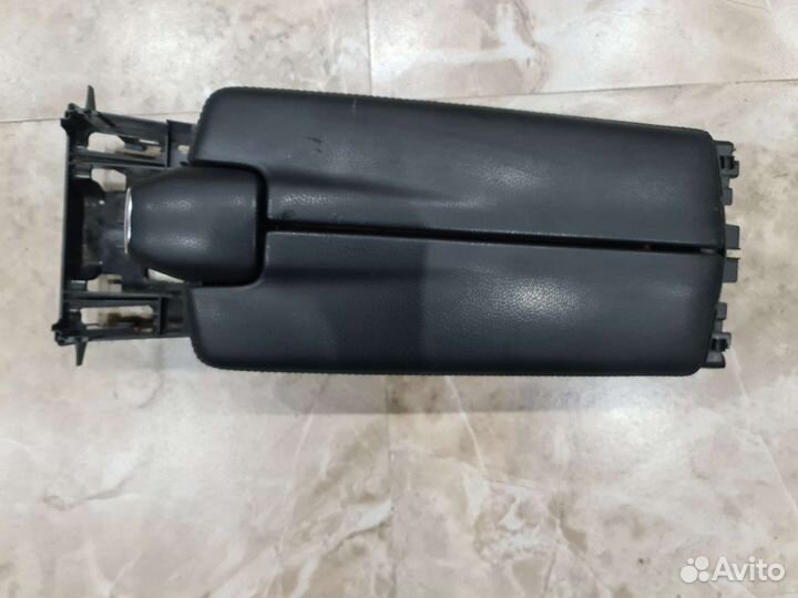 Подлокотник Mercedes W212