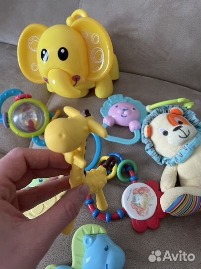 Погремушки и игрушки