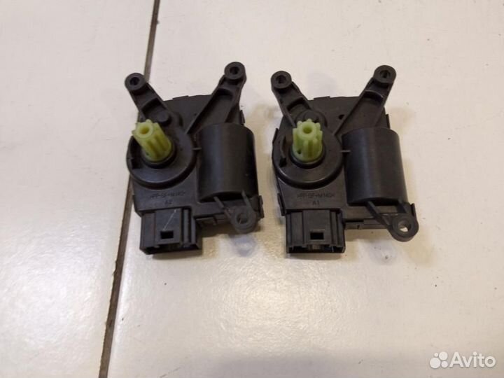 Сервопривод заслонок печки Ford Focus 3 CB8