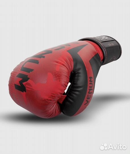 Боксерские перчатки Venum красные