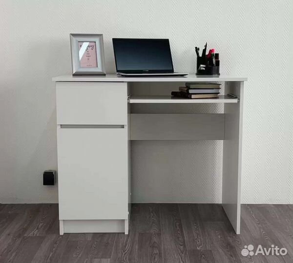 Стол письменный