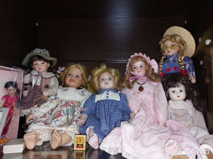Кукла фарфоровая