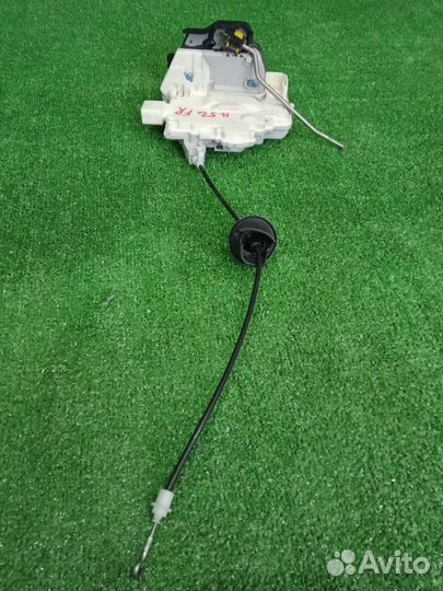 Замок боковой двери передний правый Audi A4 8E B7