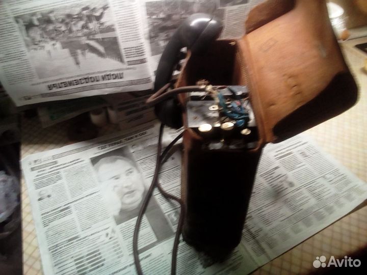 Старые телефонные аппараты времен ВОВ