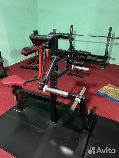 Силовой тренажер для плеч профессиональный