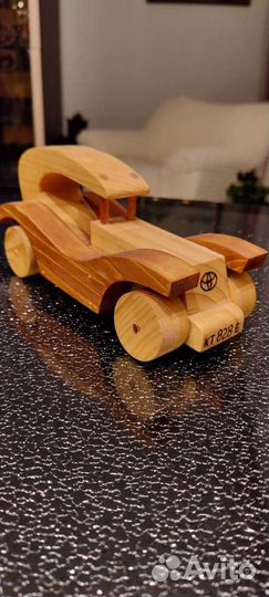Деревянная модель автомобиля