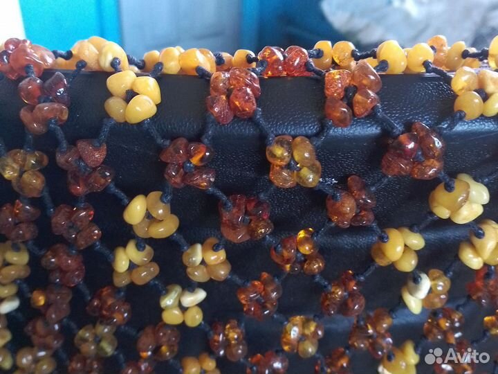 Жилетка из янтаря