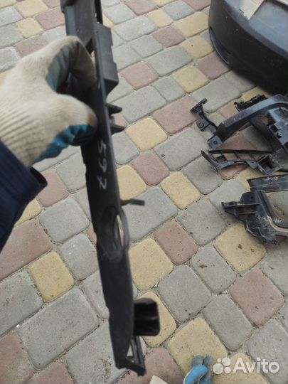 Накладка крышки багажника задняя Mercedes C250