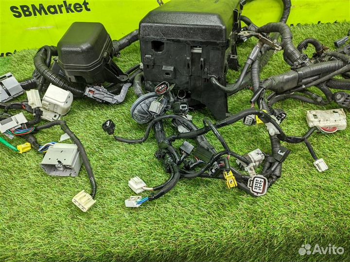 Коса под капот передняя Toyota Land Cruiser URJ202