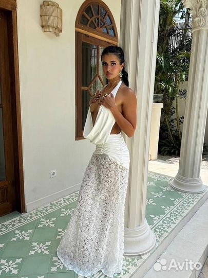 Платье летнее с объемными цветами белое