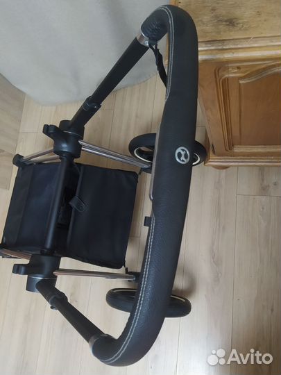 Шасси Cybex Priam lll, серебристое с чёрной ручкой