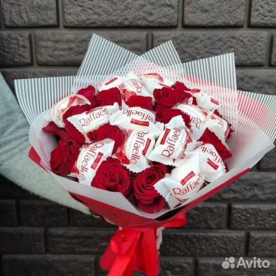 Букет роз с рафаэло