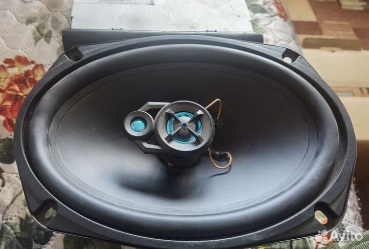 Проигрыватель и динамики Rolsen для авто